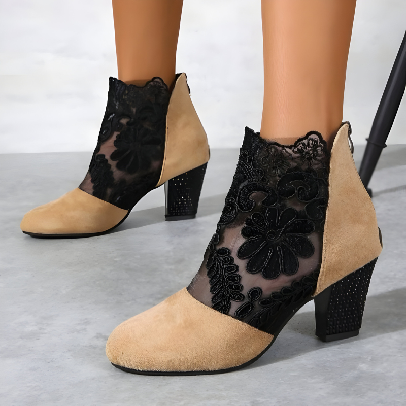 Detail shot of the ergonomic sole on a beige pair of orthopedic heels, showing the shock-absorbing technology.