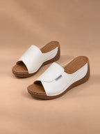 Eliza Supportive Everyday Sandals in white